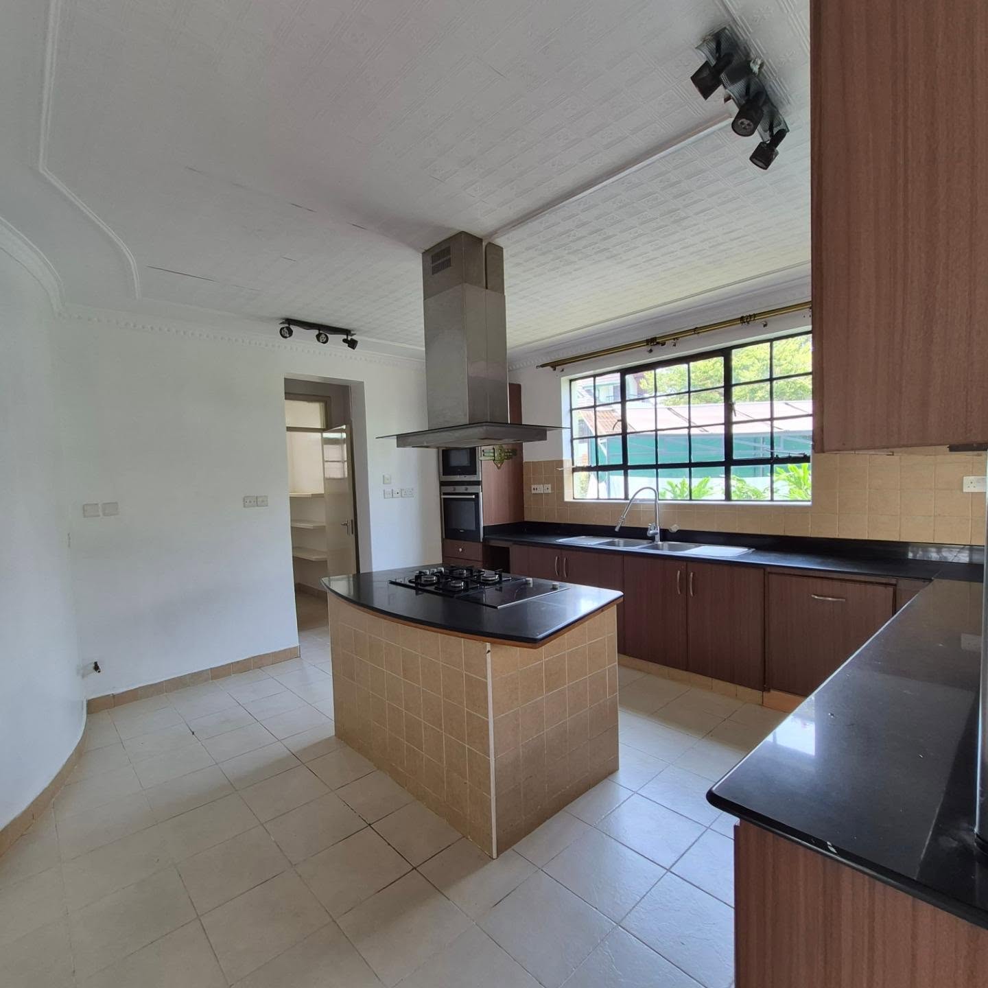 4 Bedroom House For Sale In Nairobi thumbnail 3