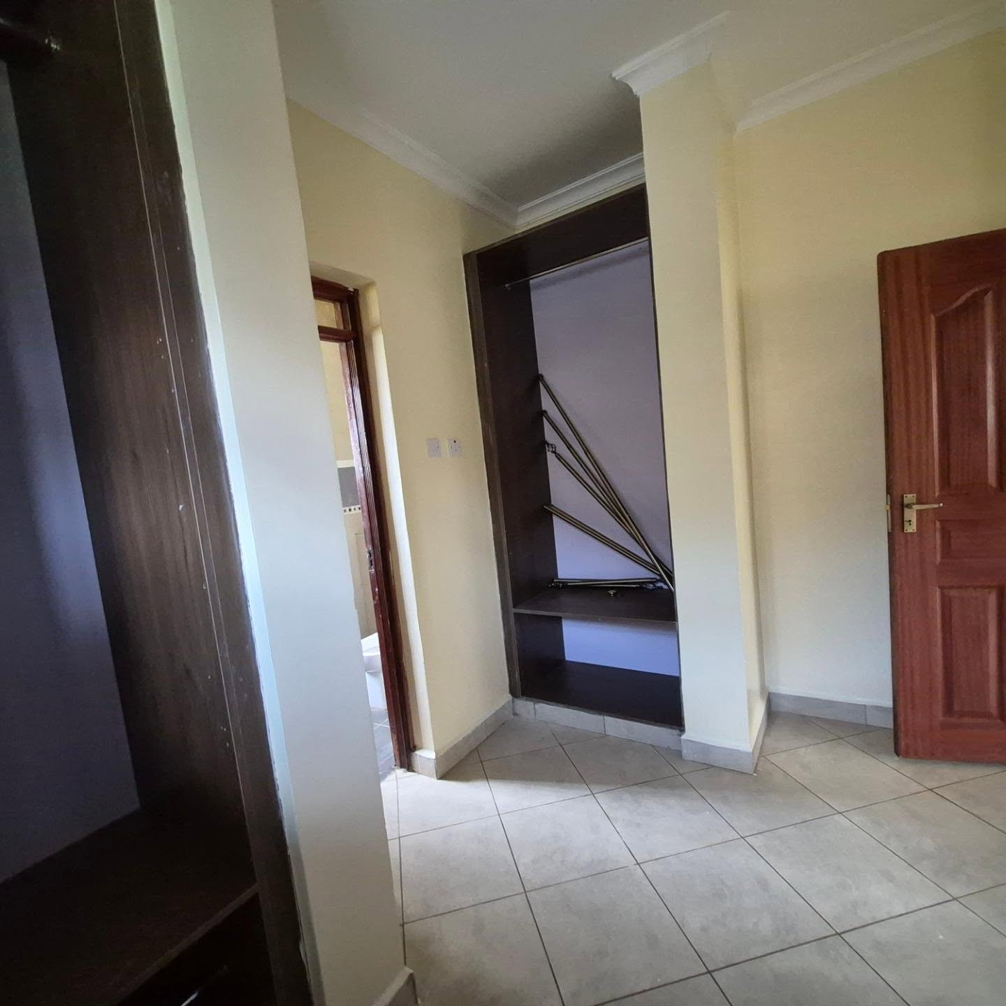5-Bedroom All-En-Suite Home thumbnail 4