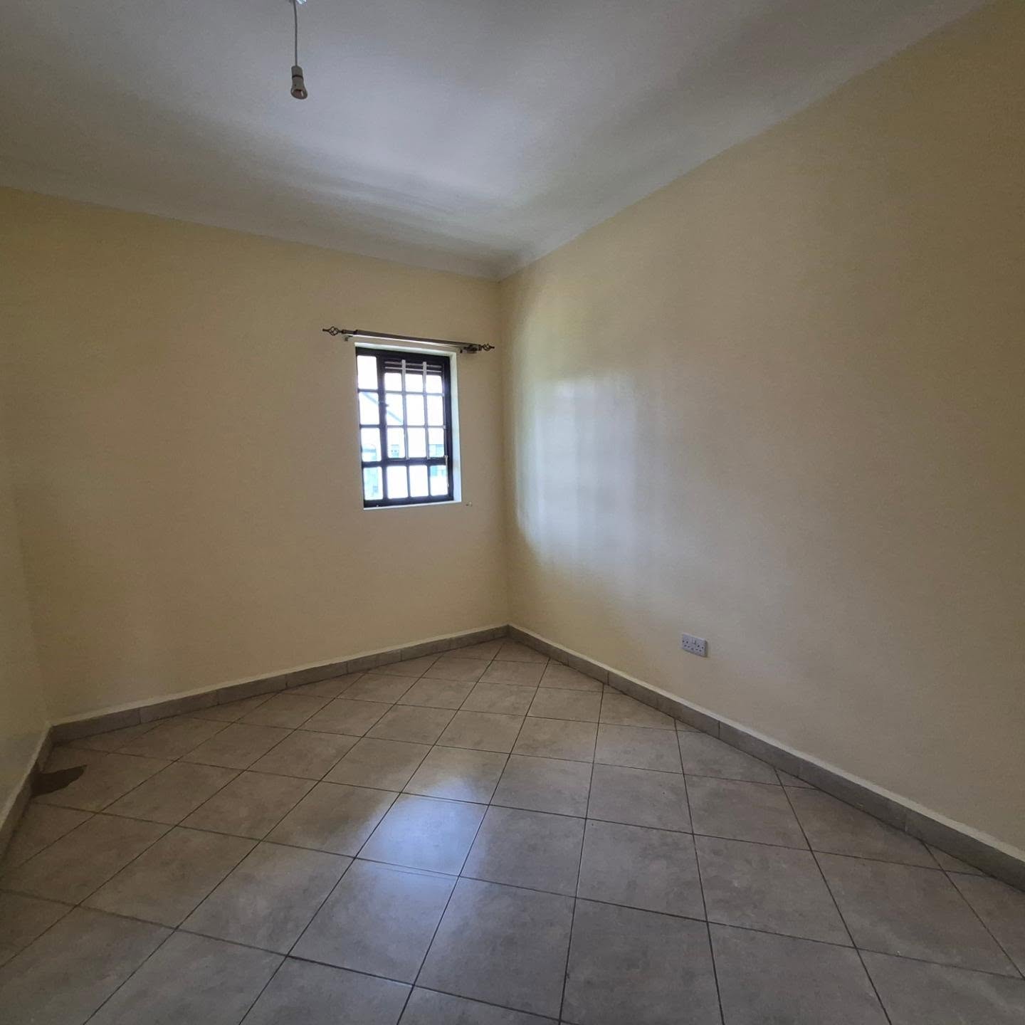 5-Bedroom All-En-Suite Home thumbnail 6