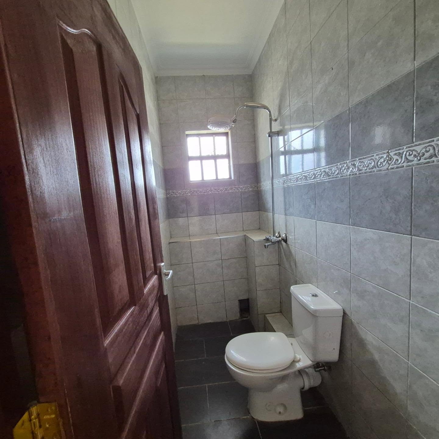 5-Bedroom All-En-Suite Home thumbnail 7