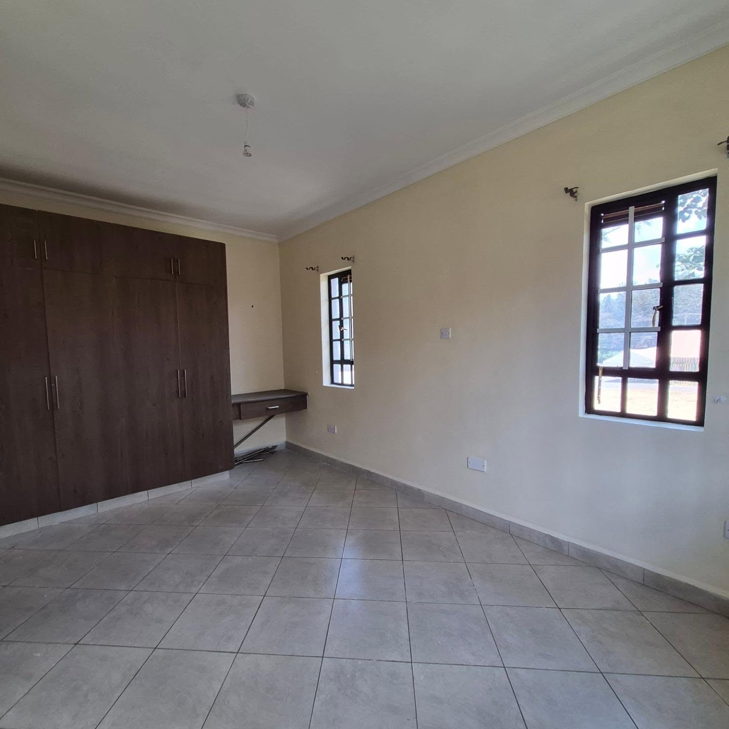5-Bedroom All-En-Suite Home thumbnail 8