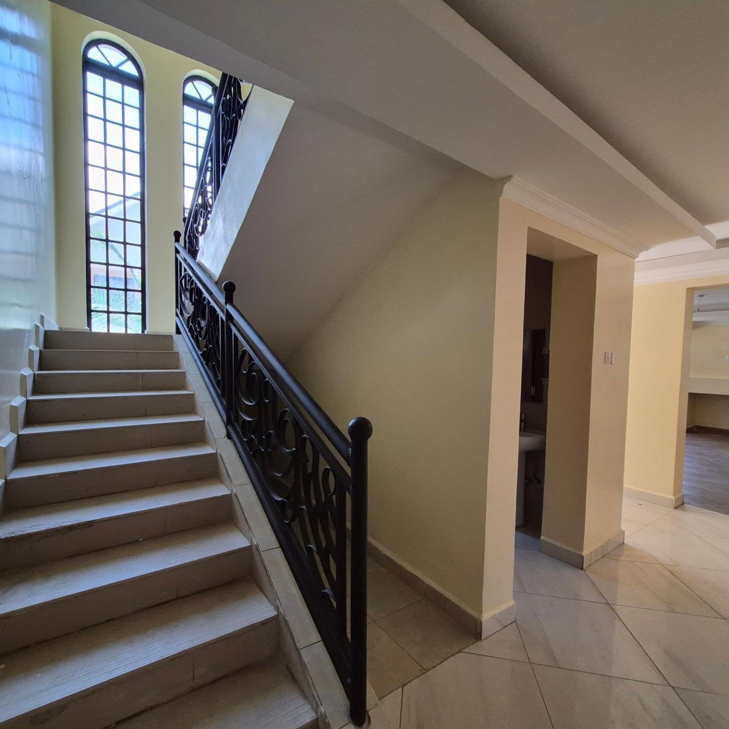 5-Bedroom All-En-Suite Home thumbnail 9