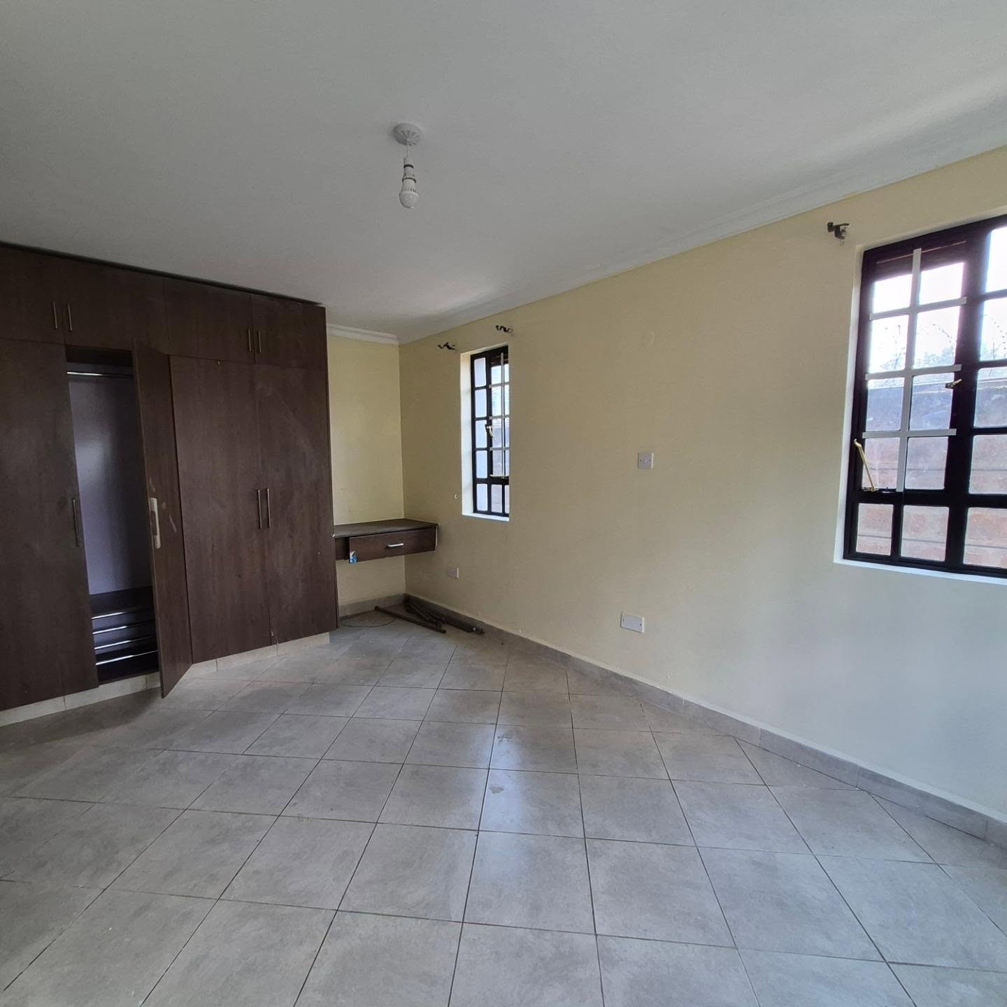 5-Bedroom All-En-Suite Home thumbnail 10