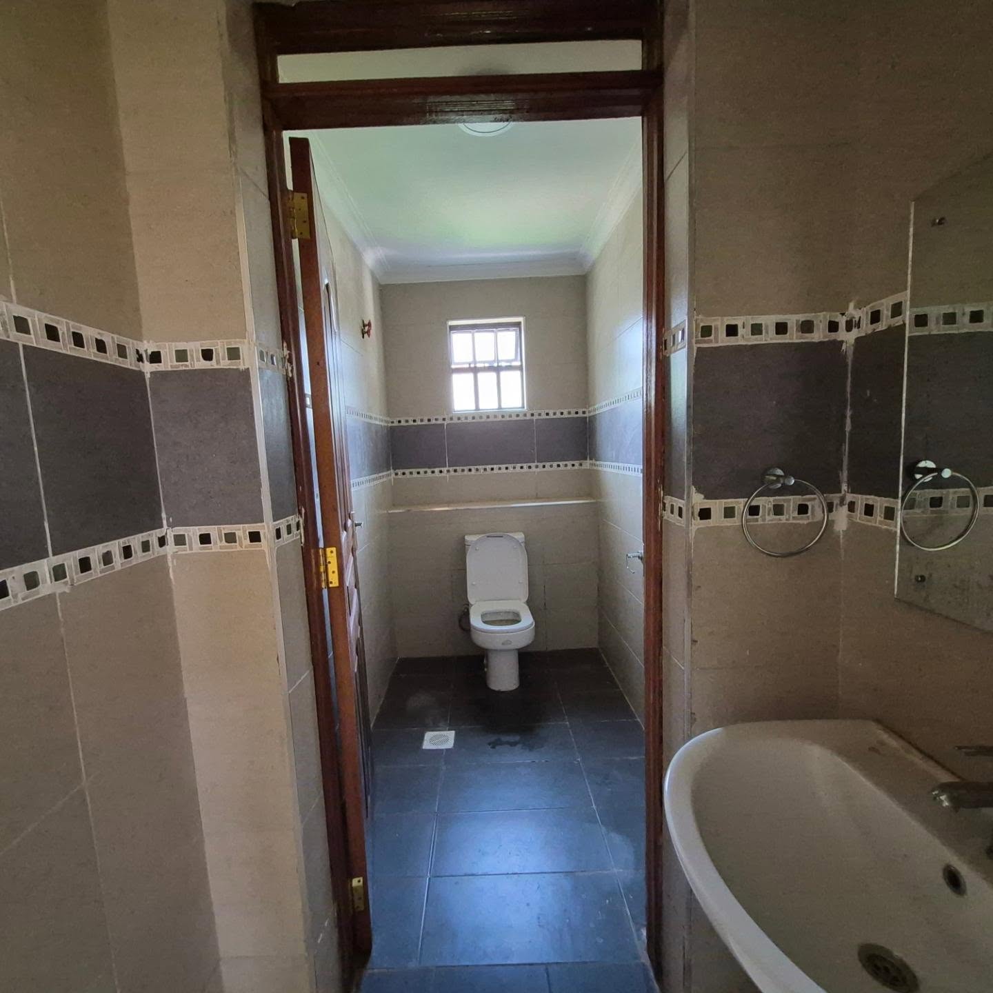 5-Bedroom All-En-Suite Home thumbnail 11