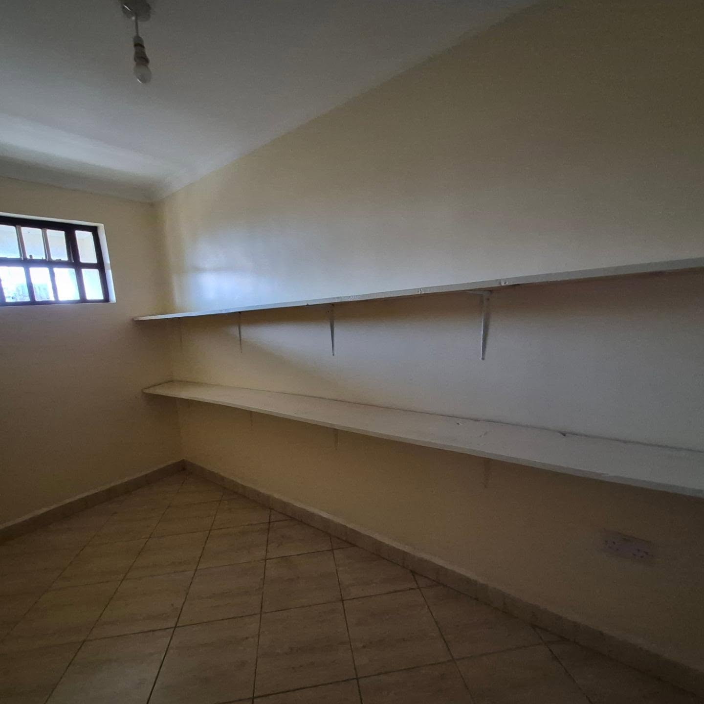 5-Bedroom All-En-Suite Home thumbnail 12