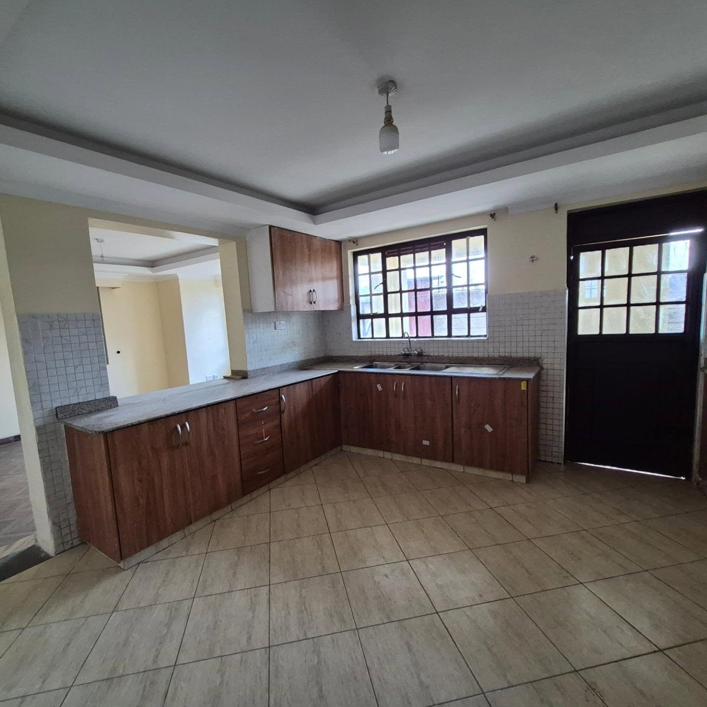 5-Bedroom All-En-Suite Home thumbnail 13