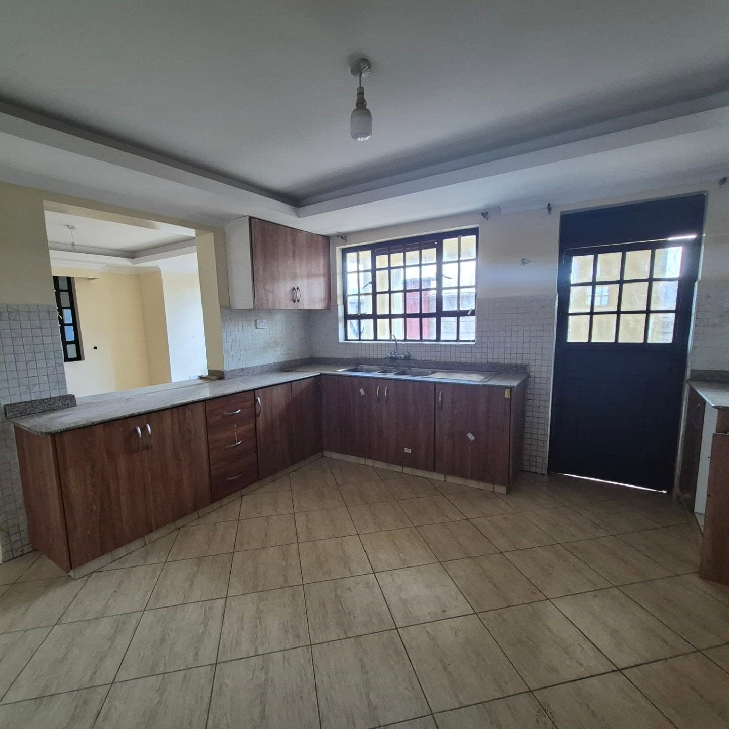 5-Bedroom All-En-Suite Home thumbnail 14