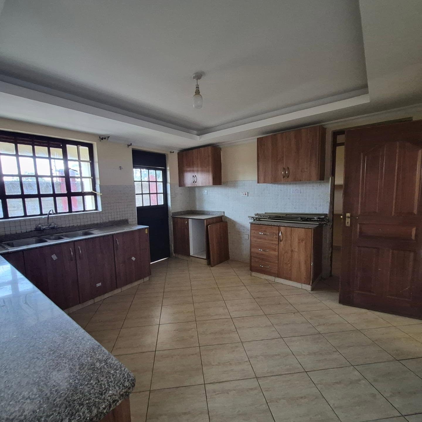 5-Bedroom All-En-Suite Home thumbnail 15