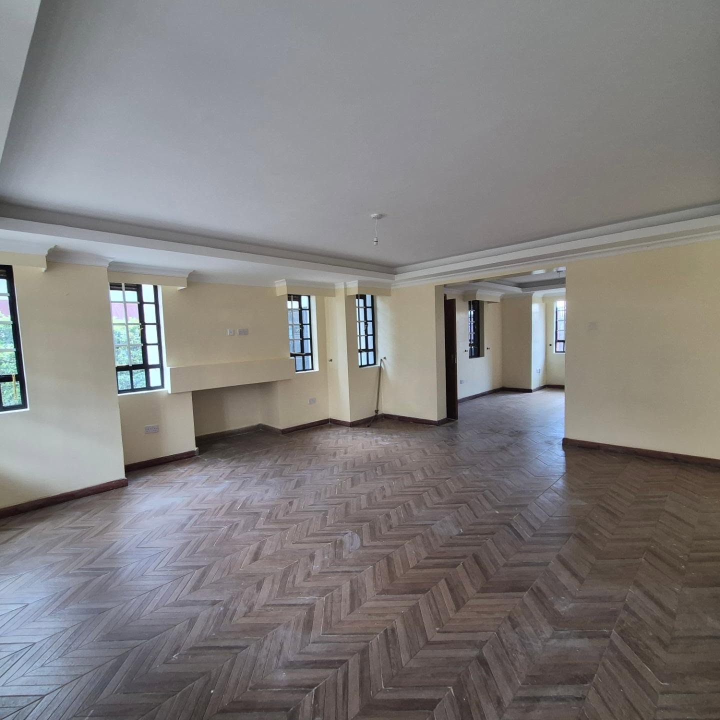 5-Bedroom All-En-Suite Home thumbnail 17