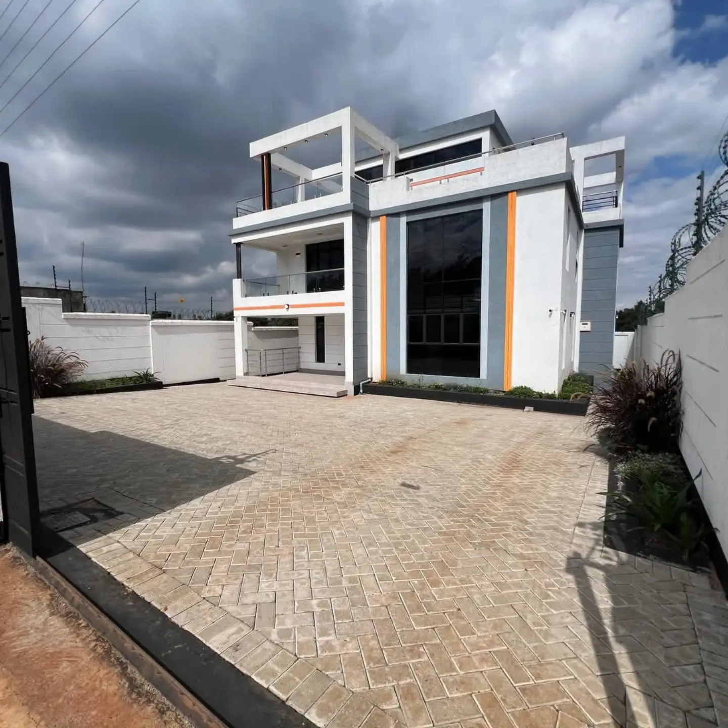 5 Bedroom Family Home with DSQ —  Boma Road, Kasphat, Kiambu