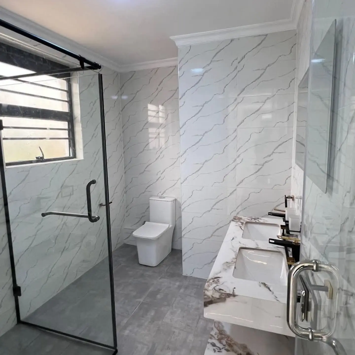 5 Bedroom Family Home with DSQ thumbnail 4