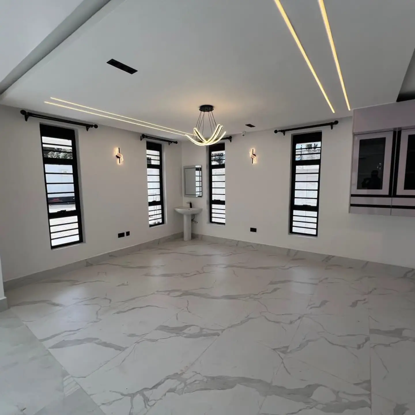 5 Bedroom Family Home with DSQ thumbnail 7