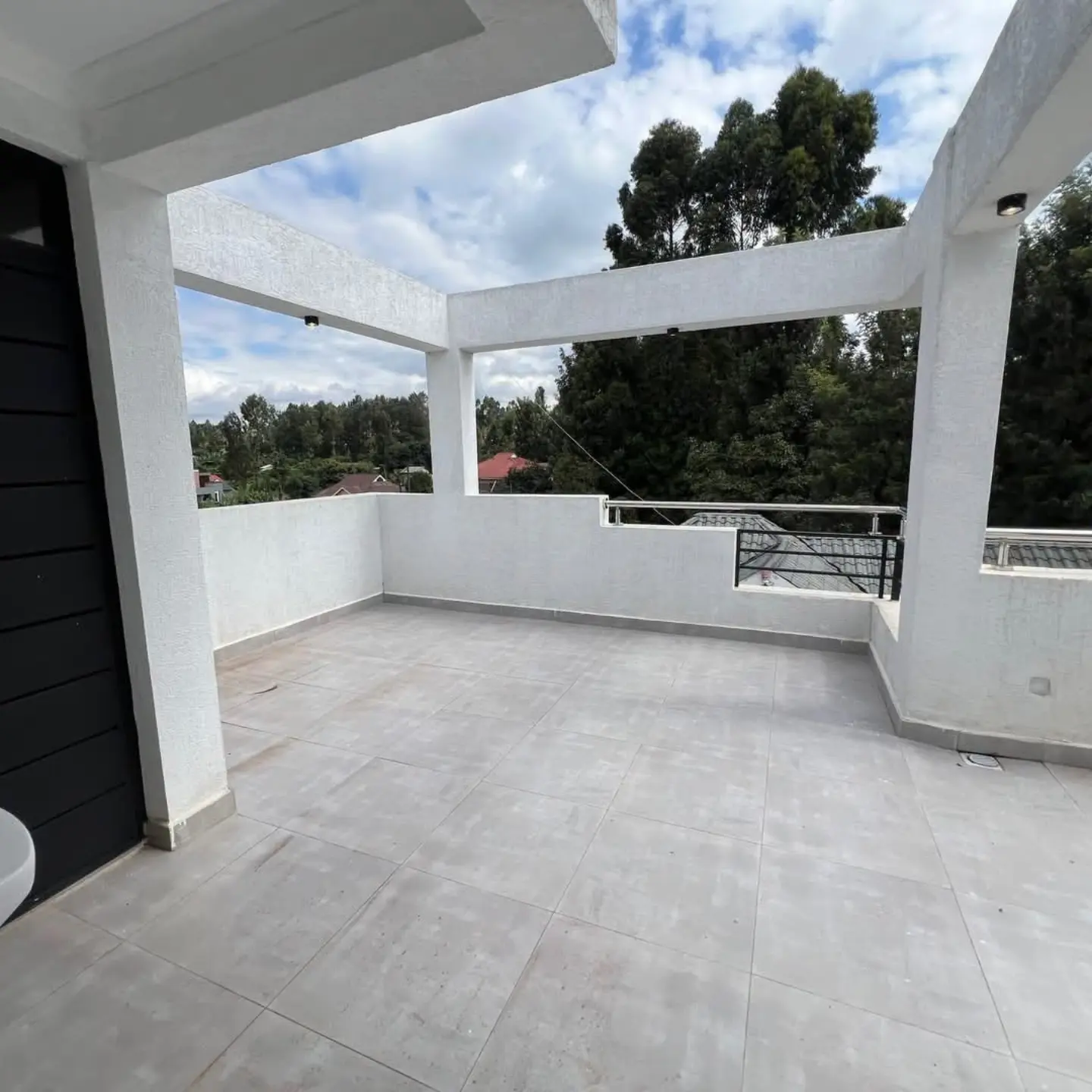 5 Bedroom Family Home with DSQ thumbnail 8