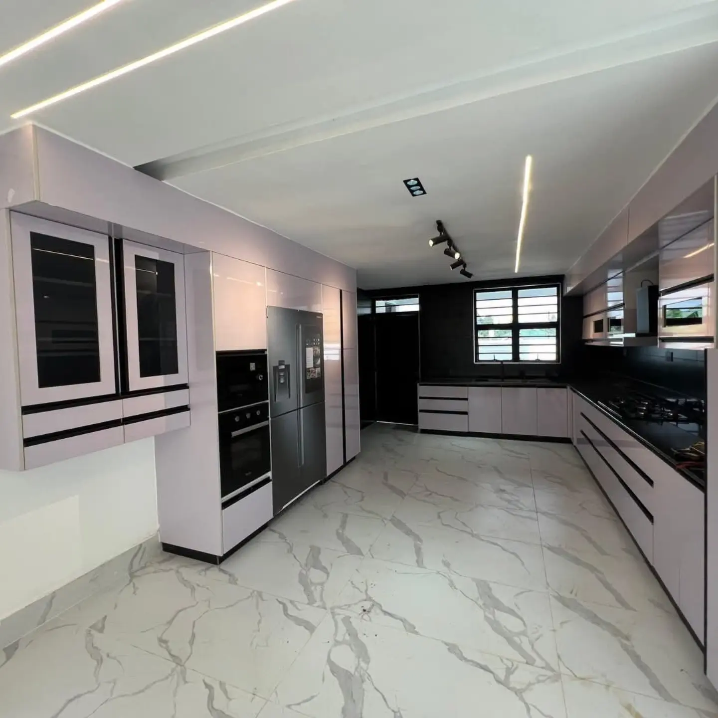 5 Bedroom Family Home with DSQ thumbnail 9