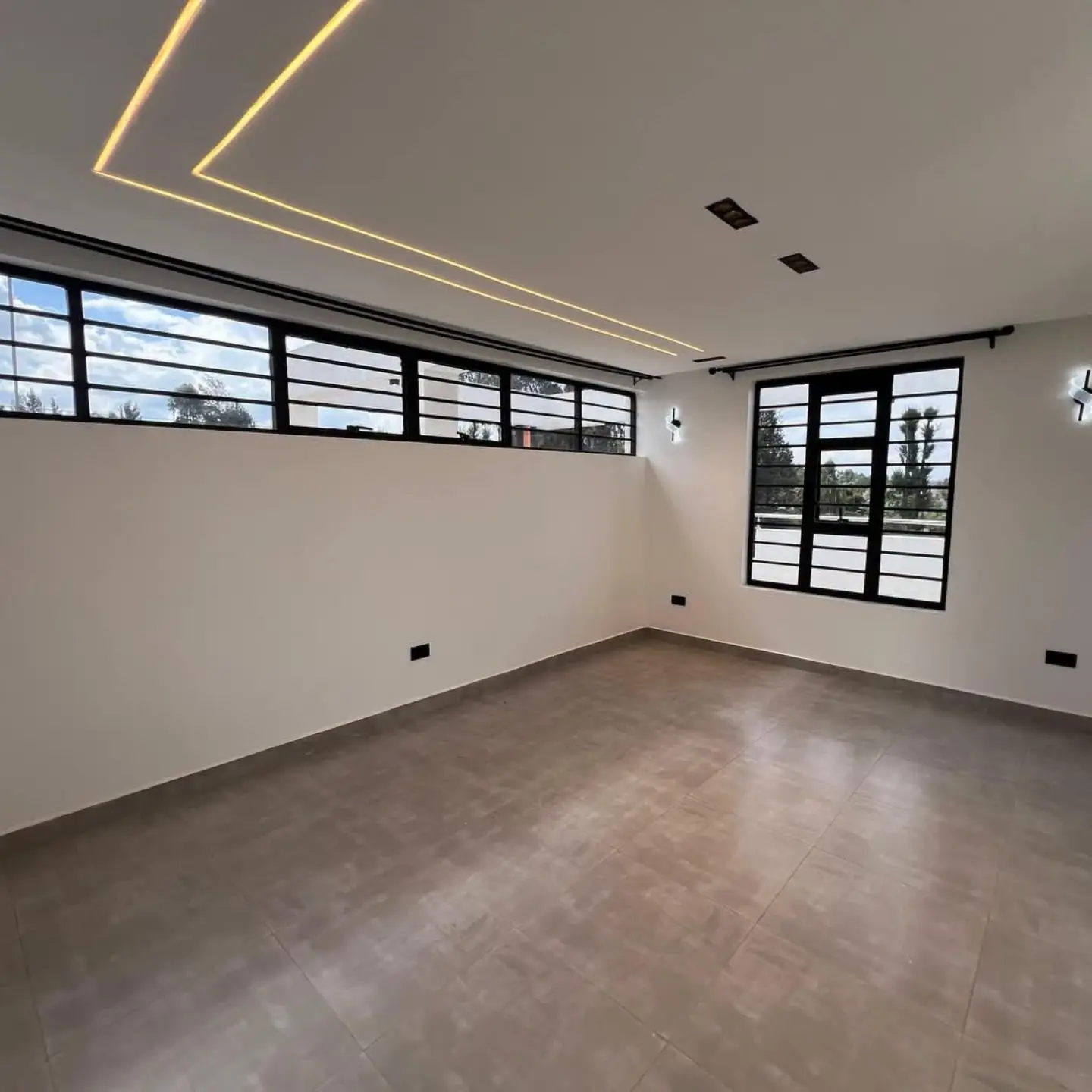 5 Bedroom Family Home with DSQ thumbnail 10