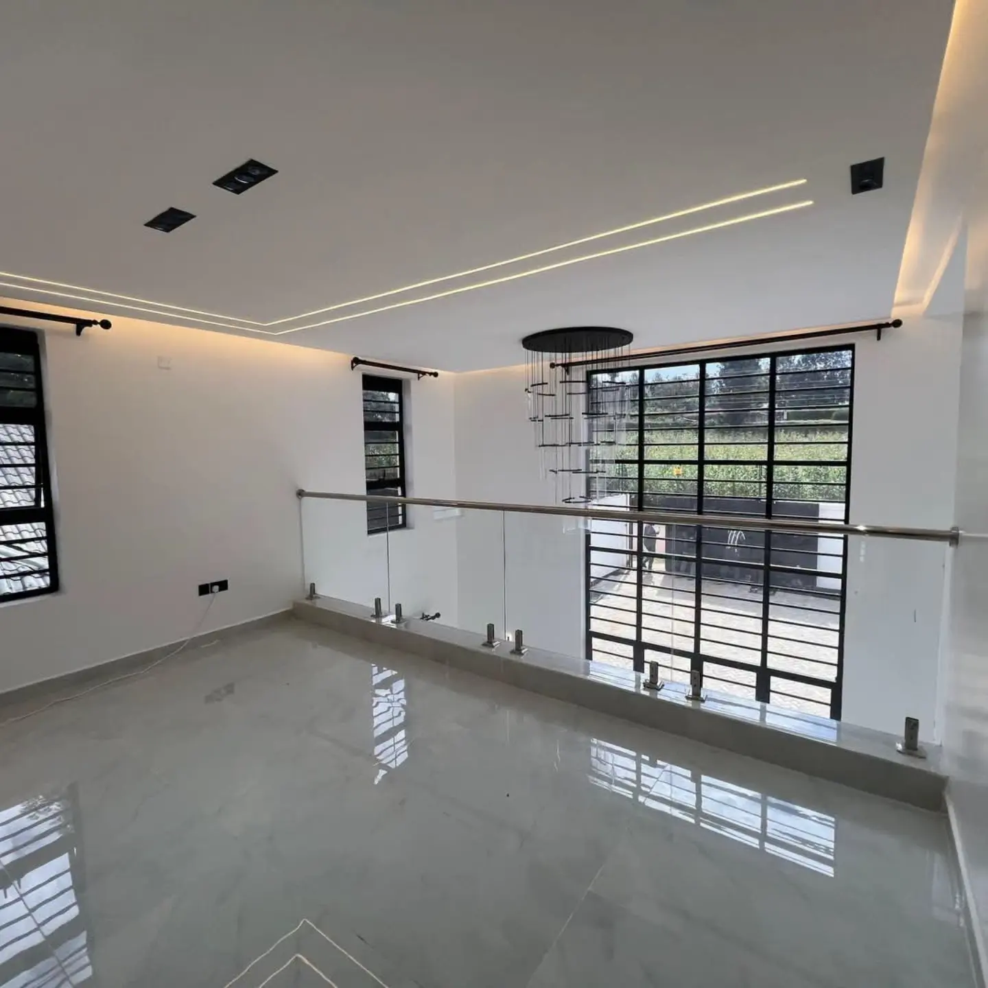 5 Bedroom Family Home with DSQ thumbnail 11
