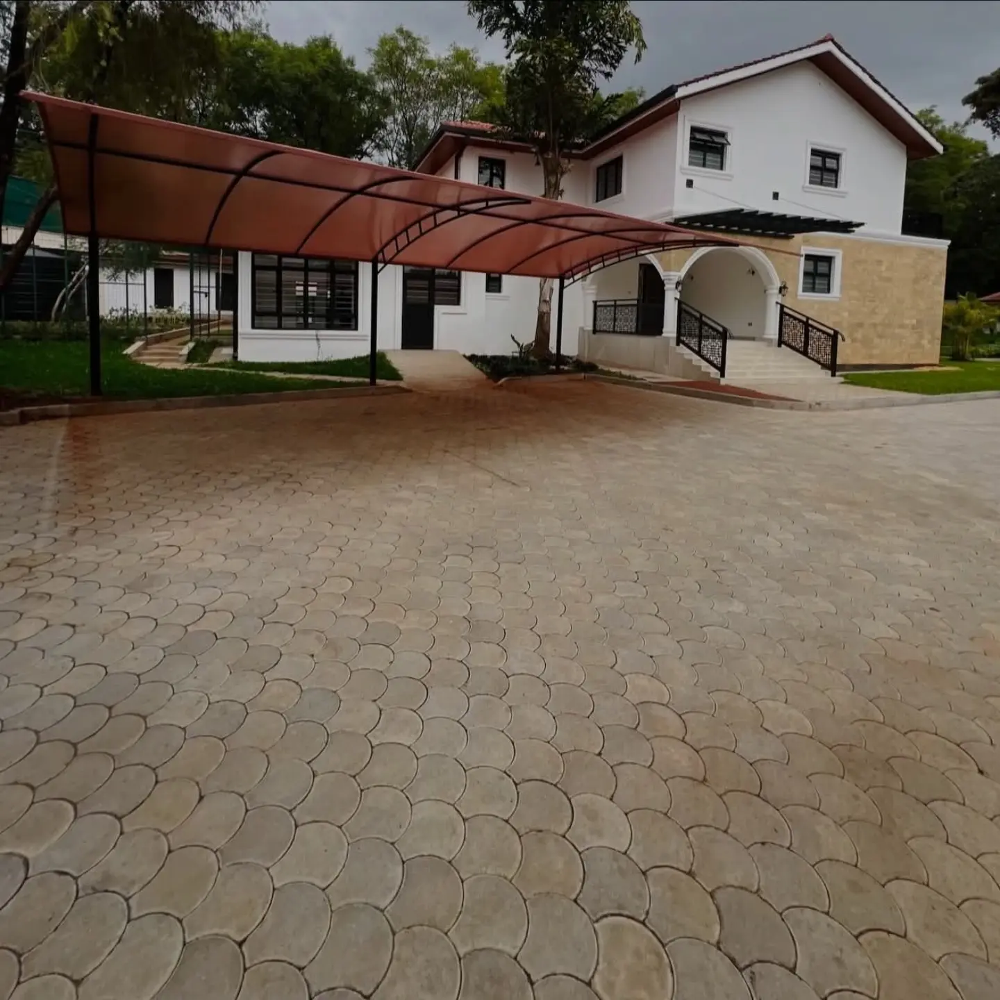6 Bedroom House for Sale in Runda thumbnail 3