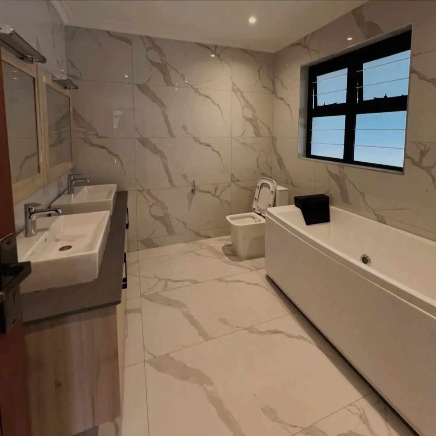 6 Bedroom House for Sale in Runda thumbnail 9