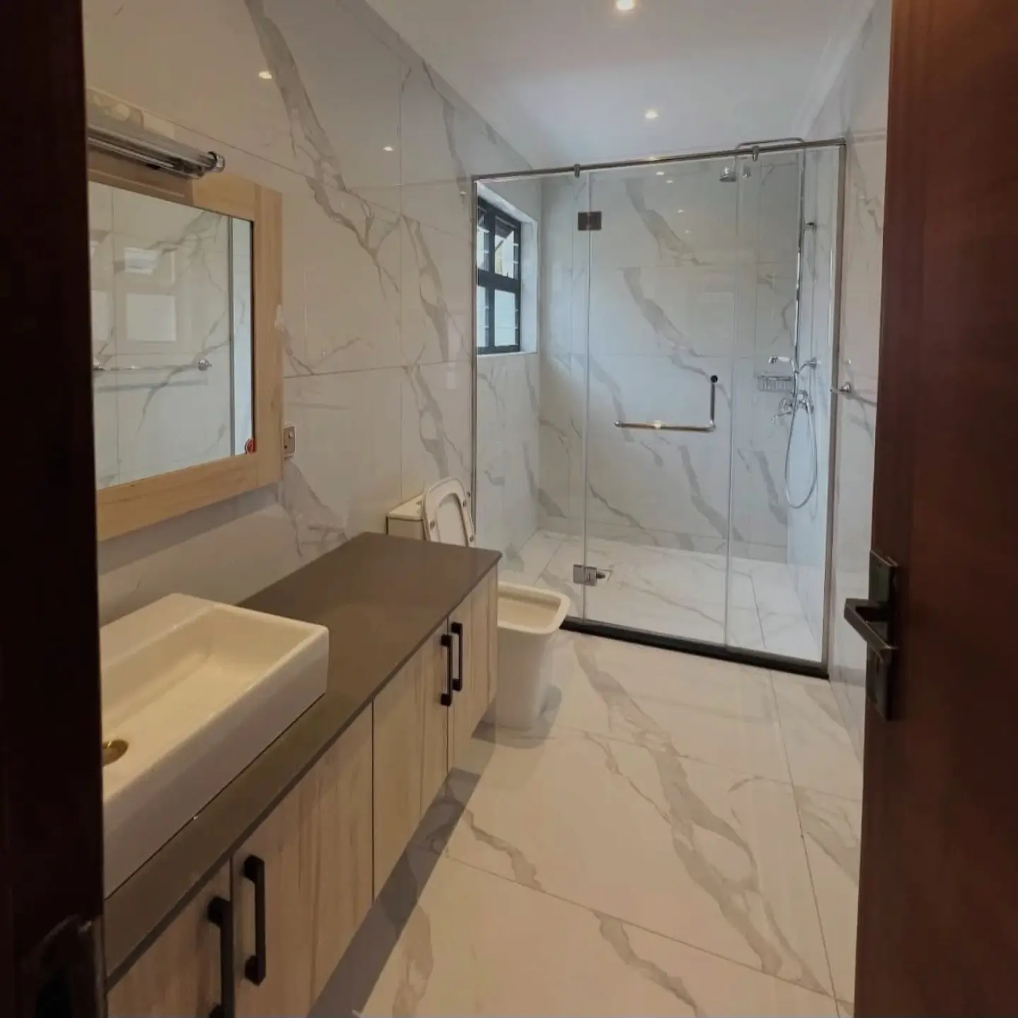 6 Bedroom House for Sale in Runda thumbnail 11
