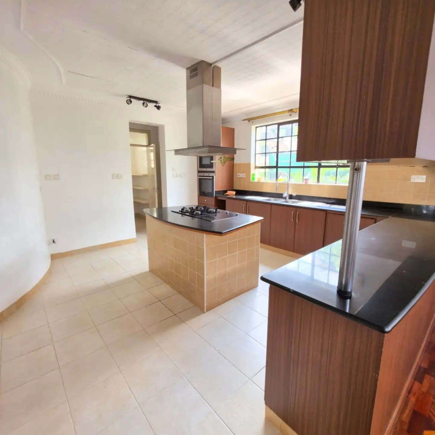 4 Bedroom Luxury home for sale in Nairobi thumbnail 7