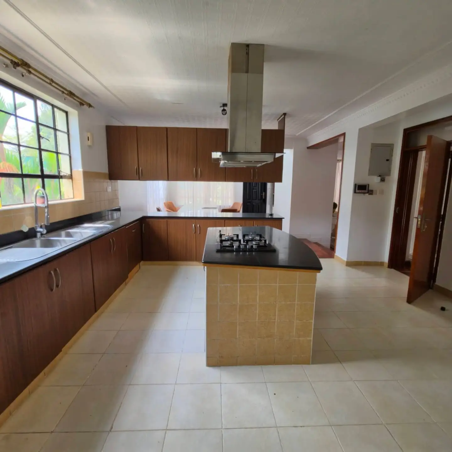 4 Bedroom Luxury home for sale in Nairobi thumbnail 8