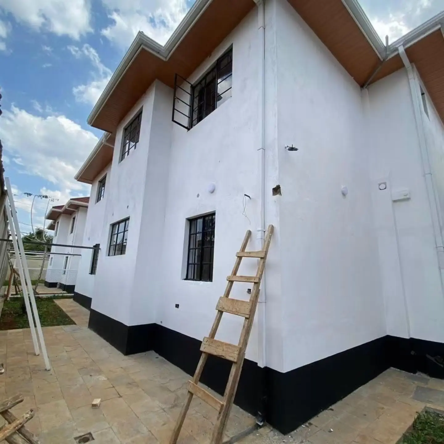 5 Bedroom + DSQ Villa For Rent thumbnail 2