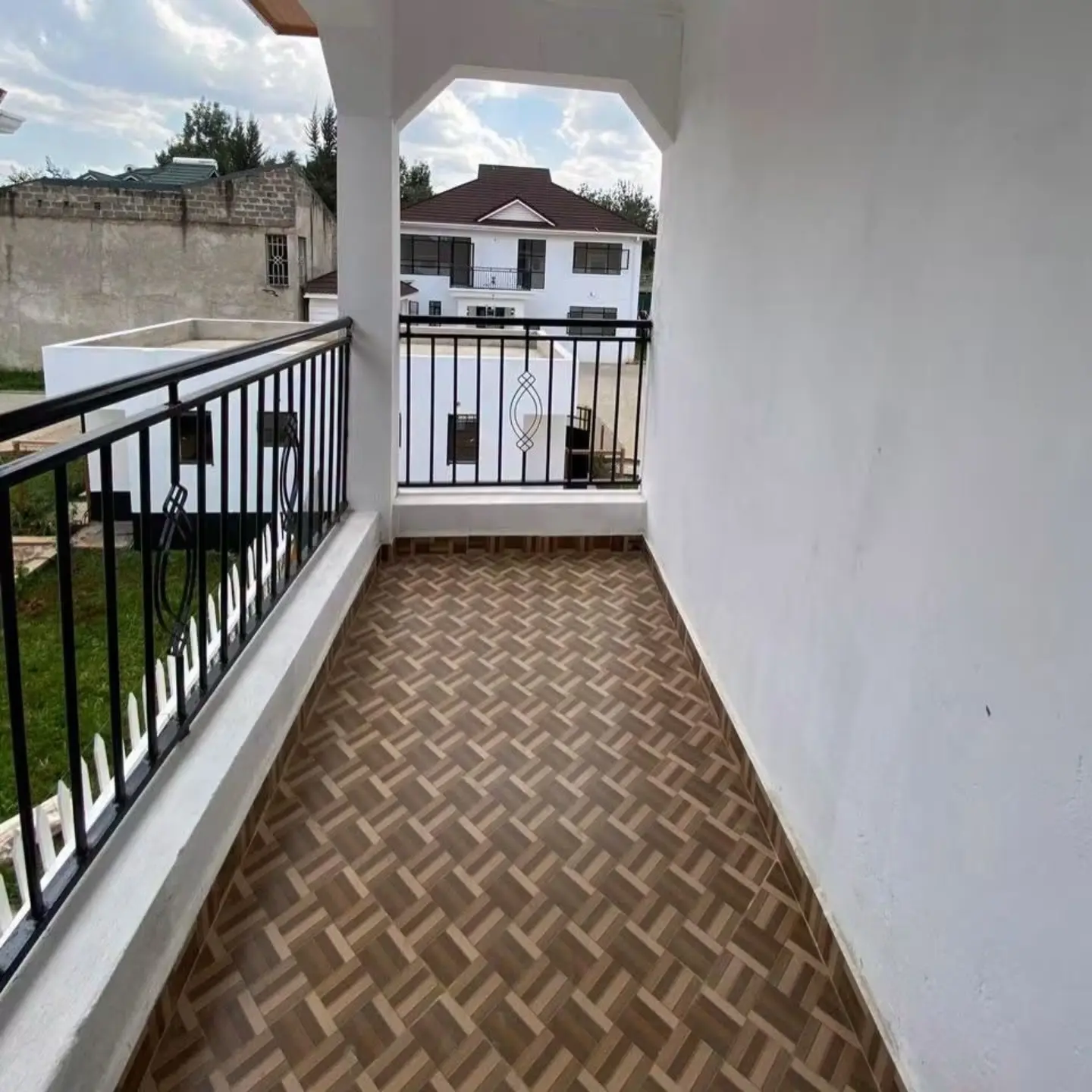 5 Bedroom + DSQ Villa For Rent thumbnail 3