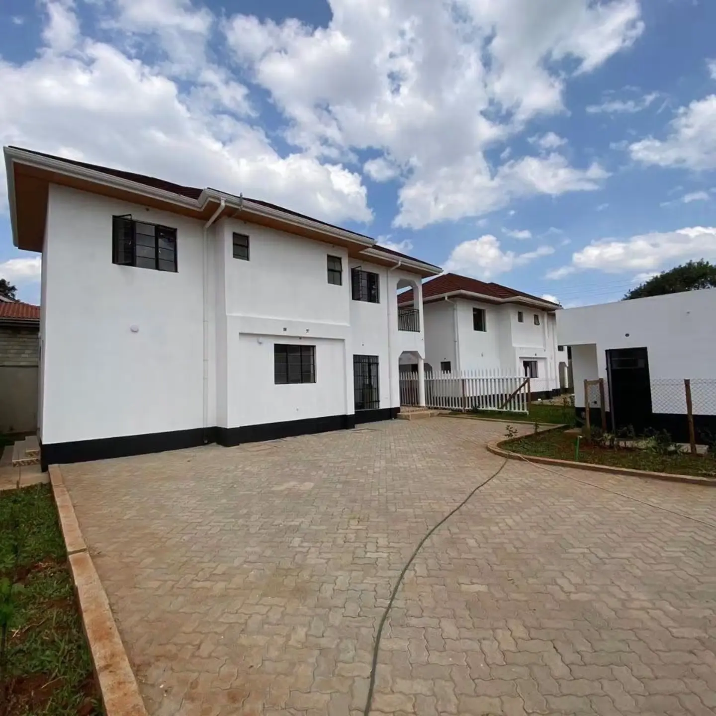5 Bedroom + DSQ Villa For Rent thumbnail 4