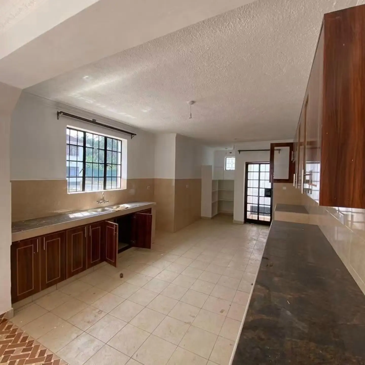 5 Bedroom + DSQ Villa For Rent thumbnail 12