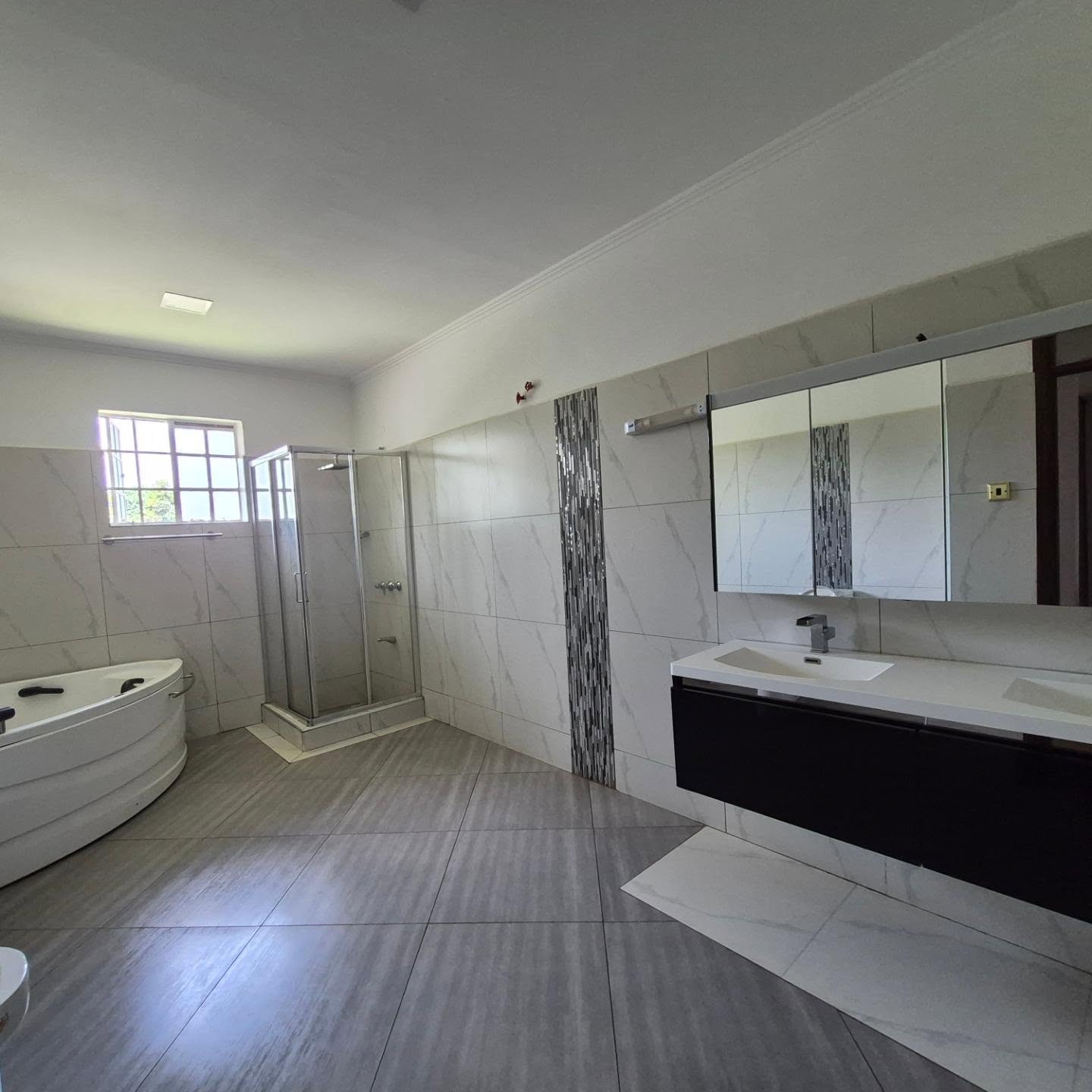 5 Bedroom House plus Dsq For Rent In Runda thumbnail 11