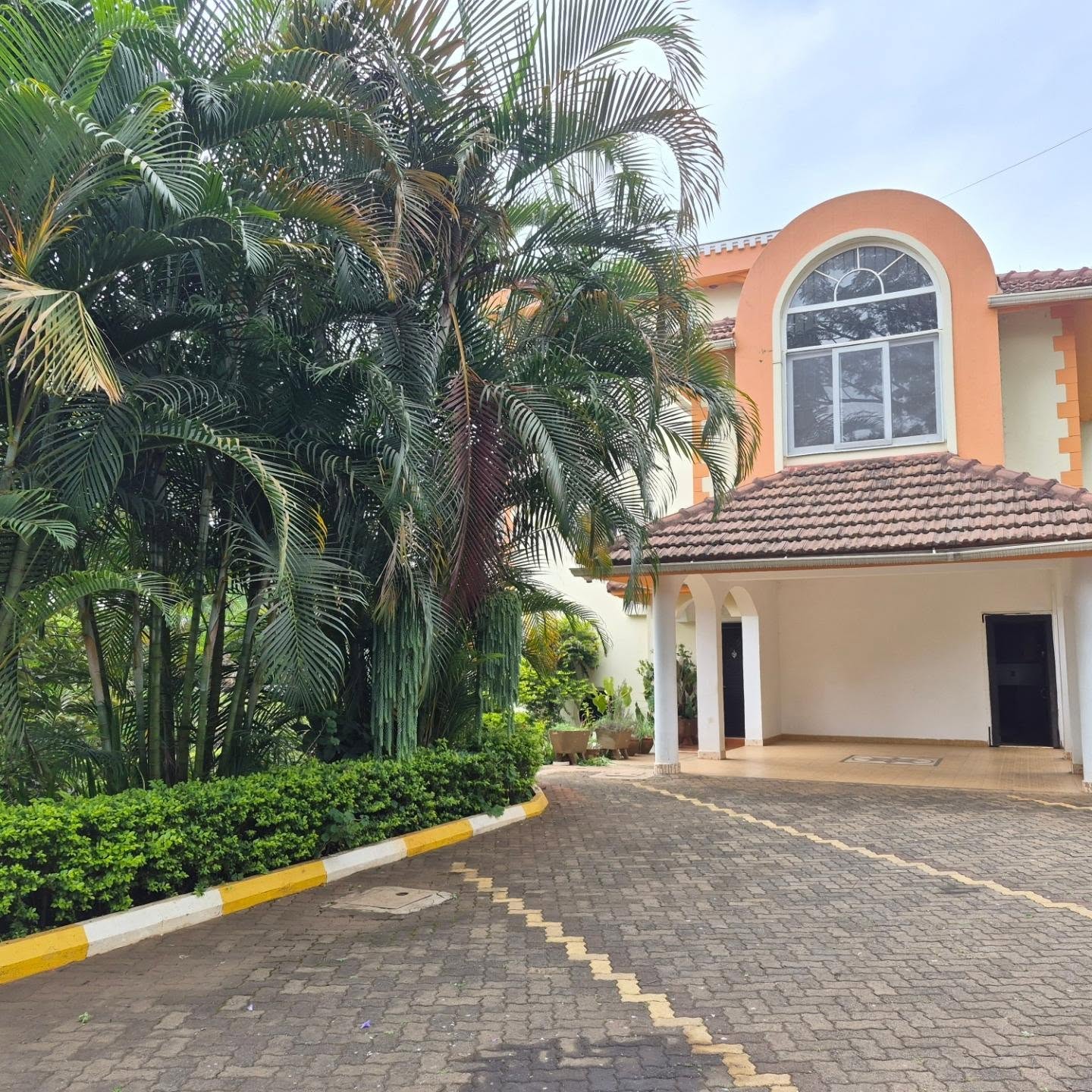 4Bedroom With 2dsq Standalone House thumbnail 7