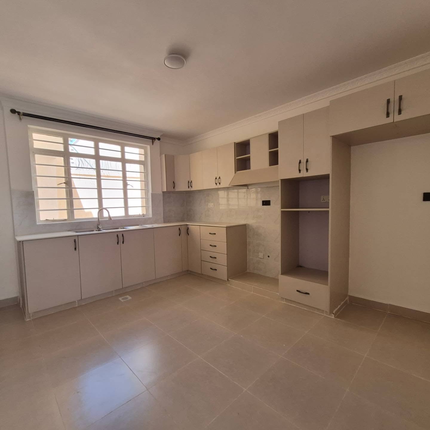 4-bedroom all-ensuite maisonette thumbnail 5