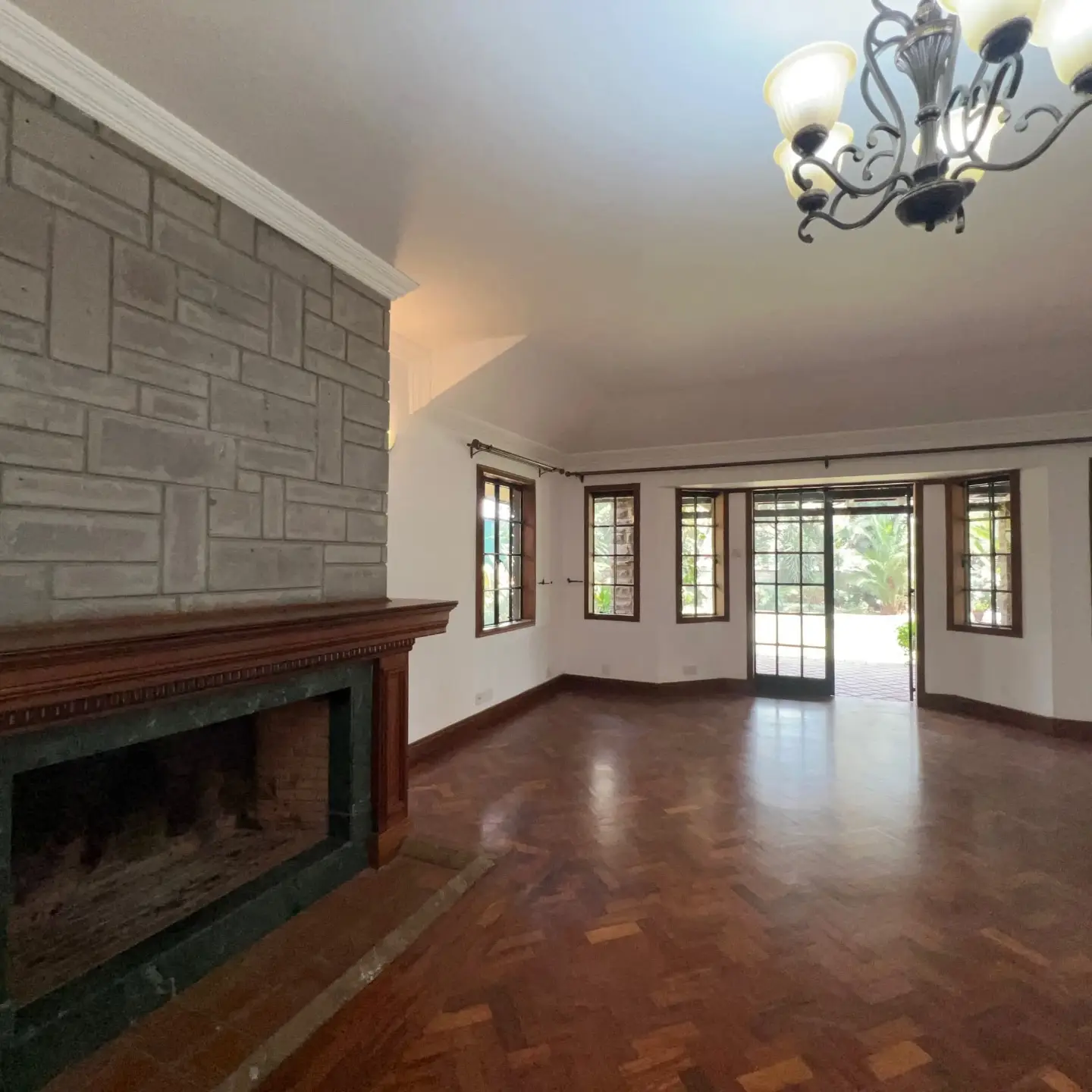 5-Bedroom Townhouse for Rent thumbnail 4