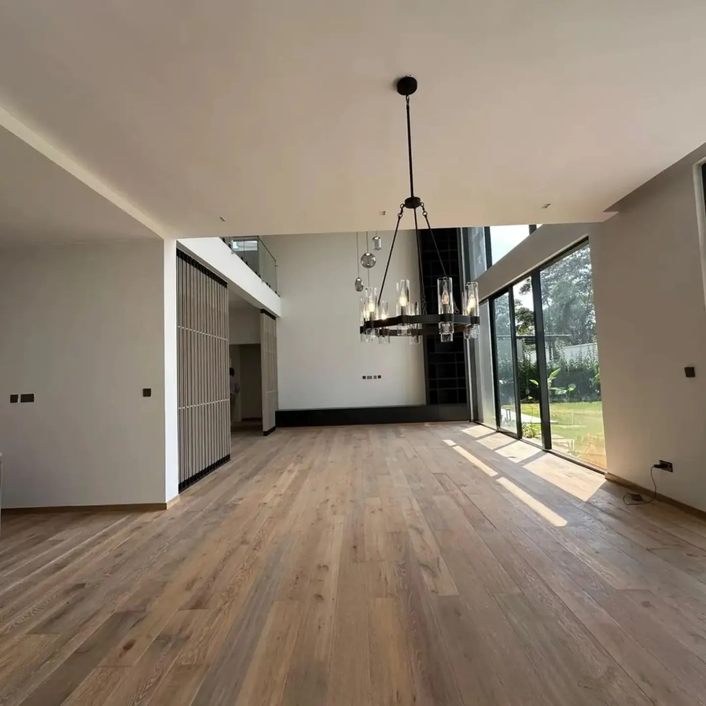 Elegant 4 bedroom plus sq townhouse For Rent thumbnail 6