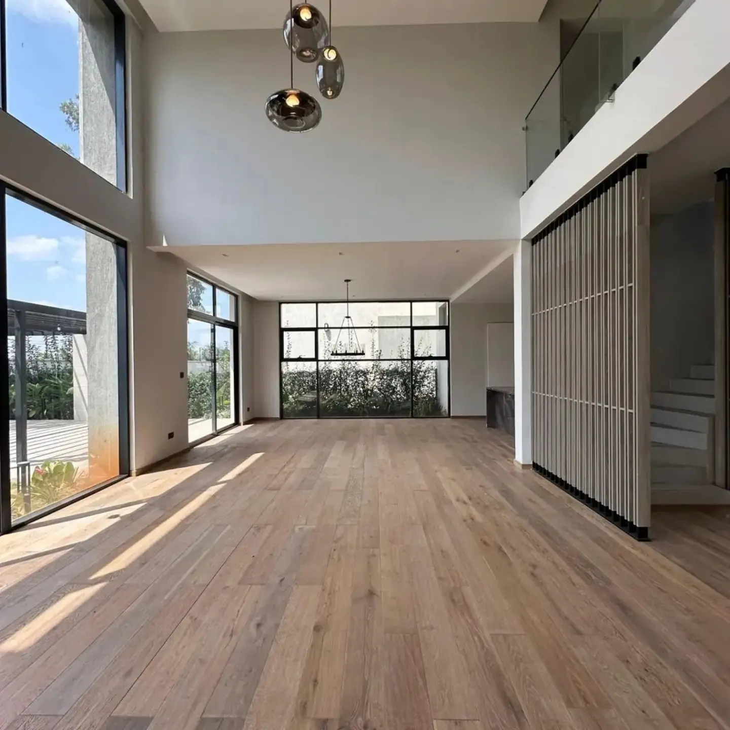 Elegant 4 bedroom plus sq townhouse For Rent thumbnail 8