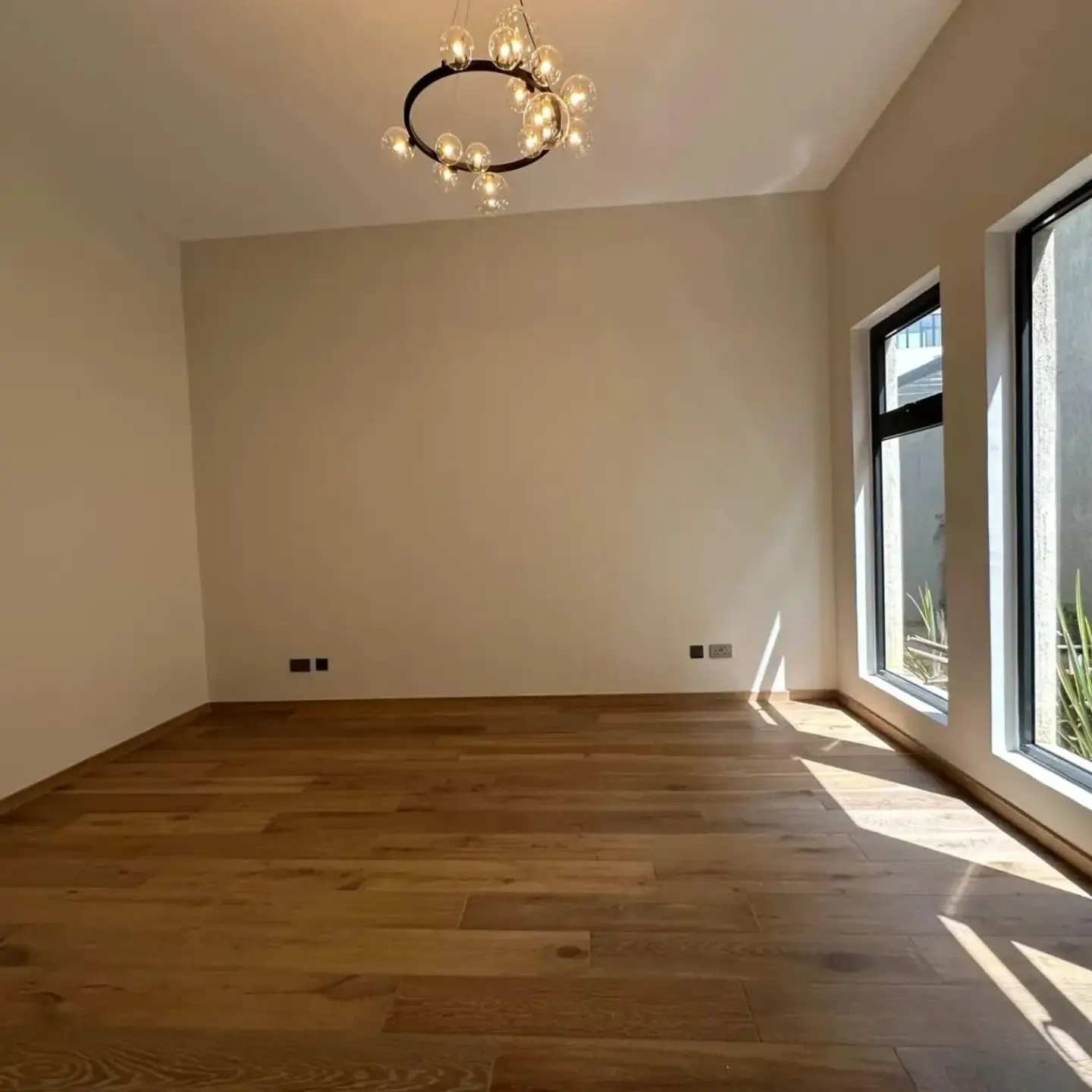 Elegant 4 bedroom plus sq townhouse For Rent thumbnail 10