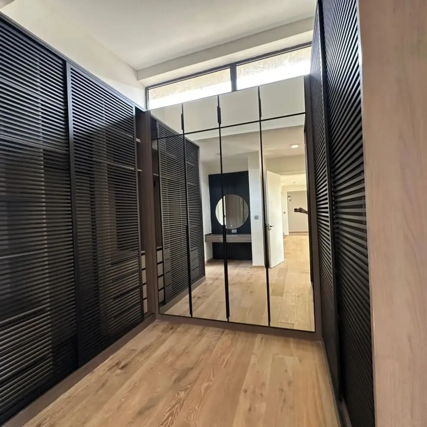 Elegant 4 bedroom plus sq townhouse For Rent thumbnail 12