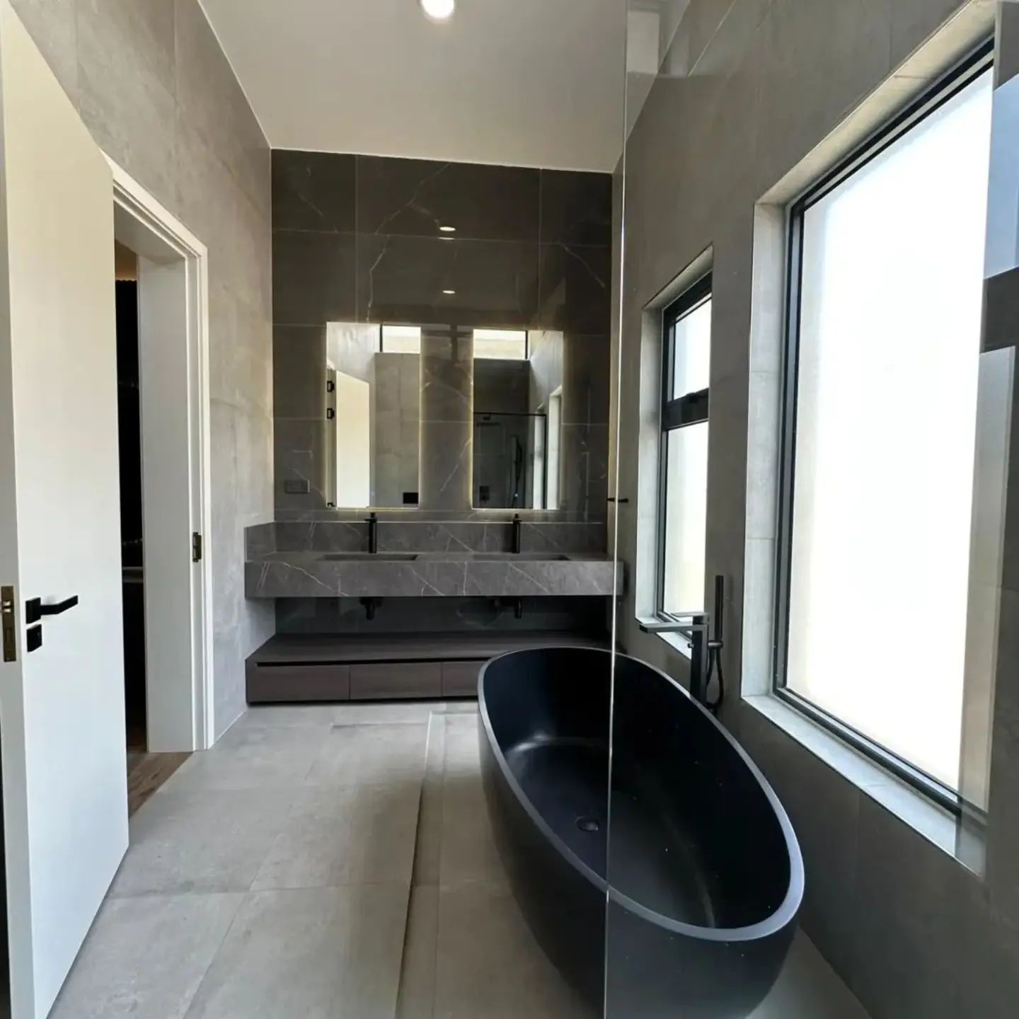 Elegant 4 bedroom plus sq townhouse For Rent thumbnail 14
