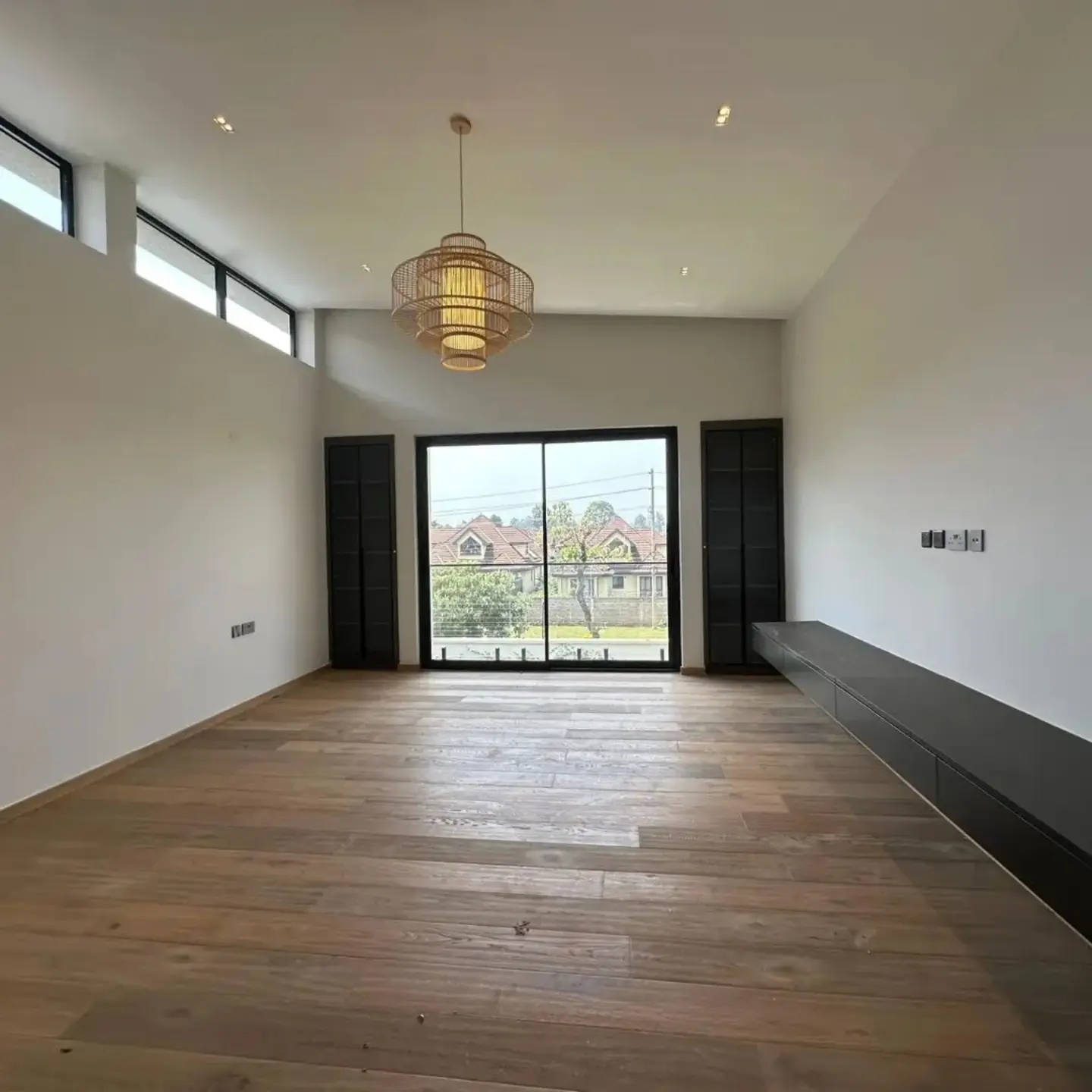 Elegant 4 bedroom plus sq townhouse For Rent thumbnail 15