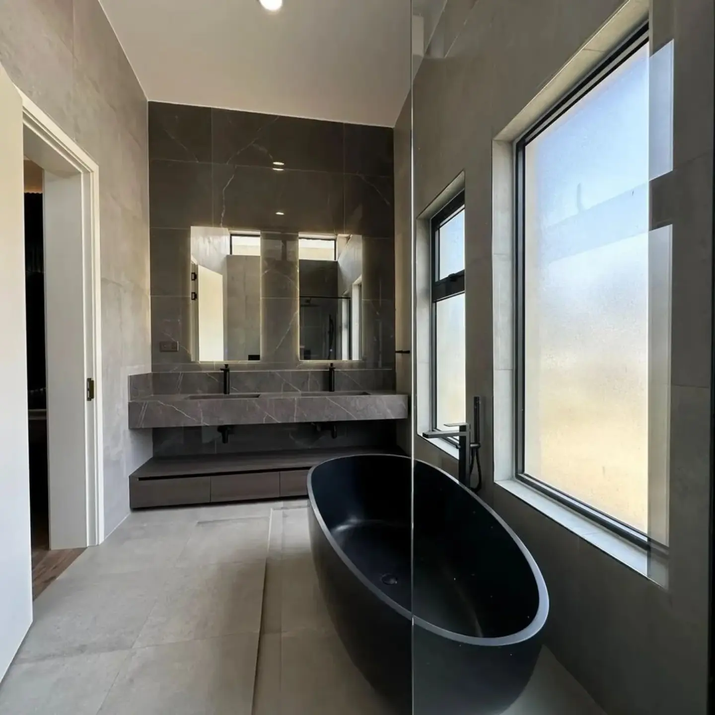 Elegant 4 bedroom plus sq townhouse For Rent thumbnail 16