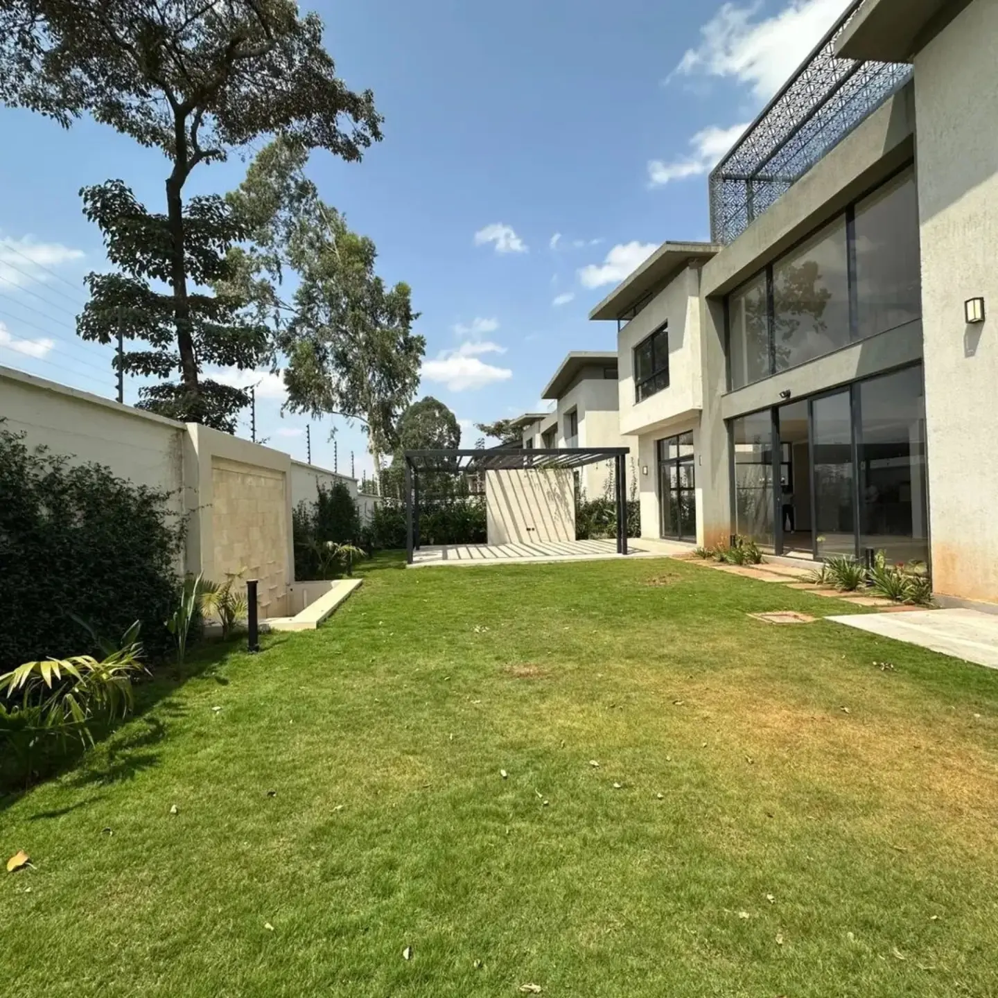 Elegant 4 bedroom plus sq townhouse For Rent thumbnail 19