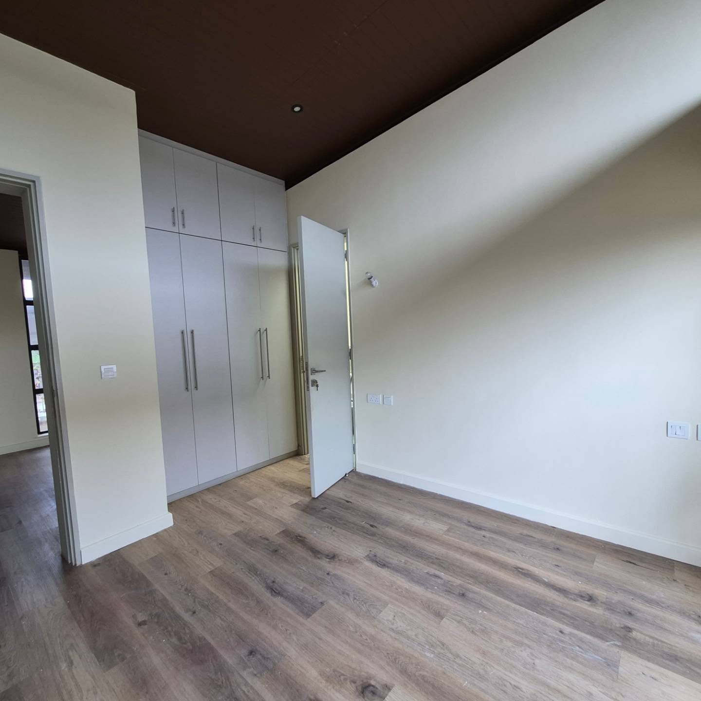 4 Bedroom Townhouse thumbnail 8
