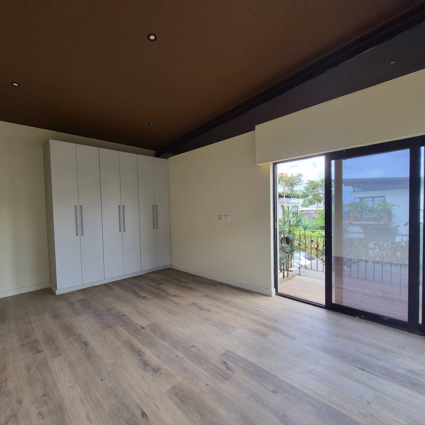 4 Bedroom Townhouse thumbnail 14