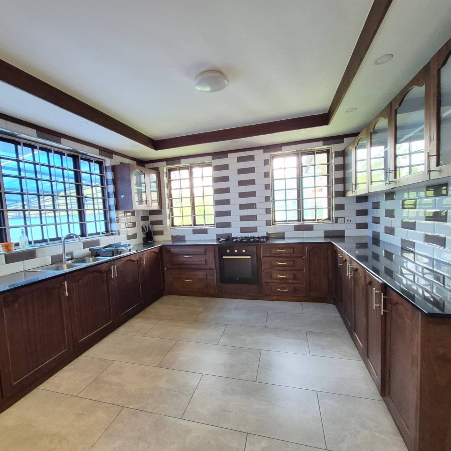 7 Bedroom House plus Dsq For Sale In Runda thumbnail 3