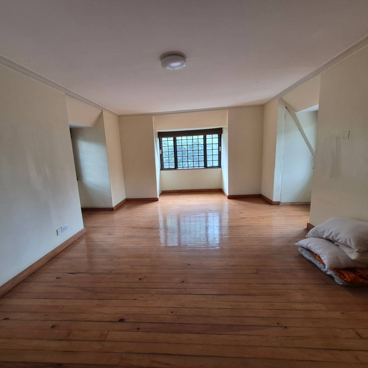 7 Bedroom House plus Dsq For Sale In Runda thumbnail 4