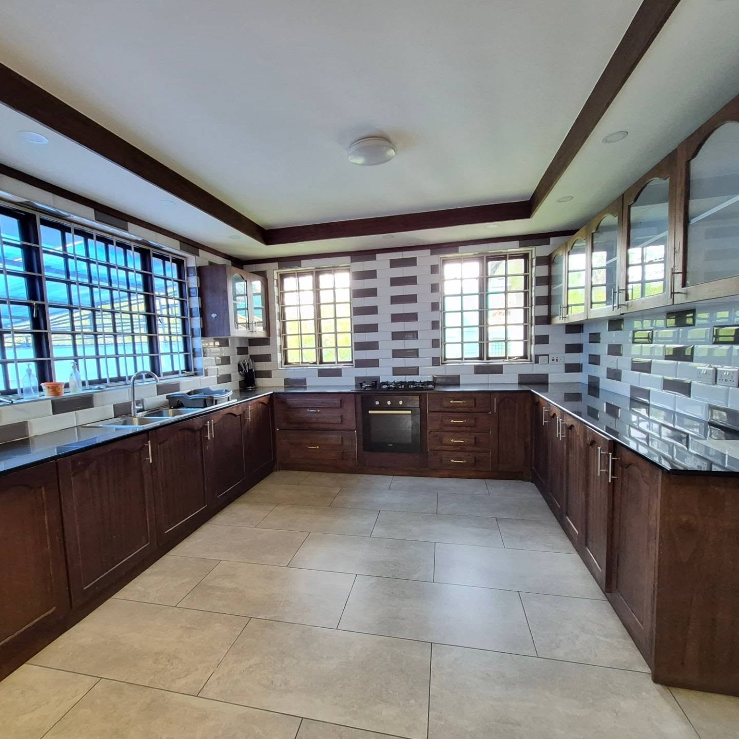 7 Bedroom House plus Dsq For Sale In Runda thumbnail 12