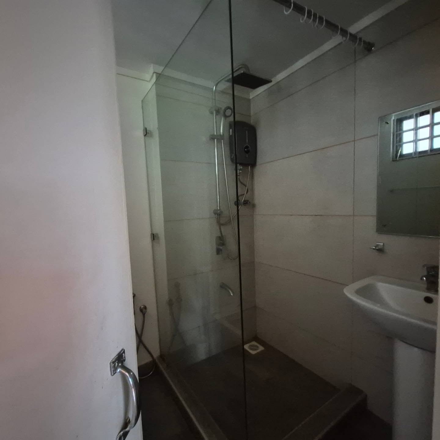 7 Bedroom House plus Dsq For Sale In Runda thumbnail 20