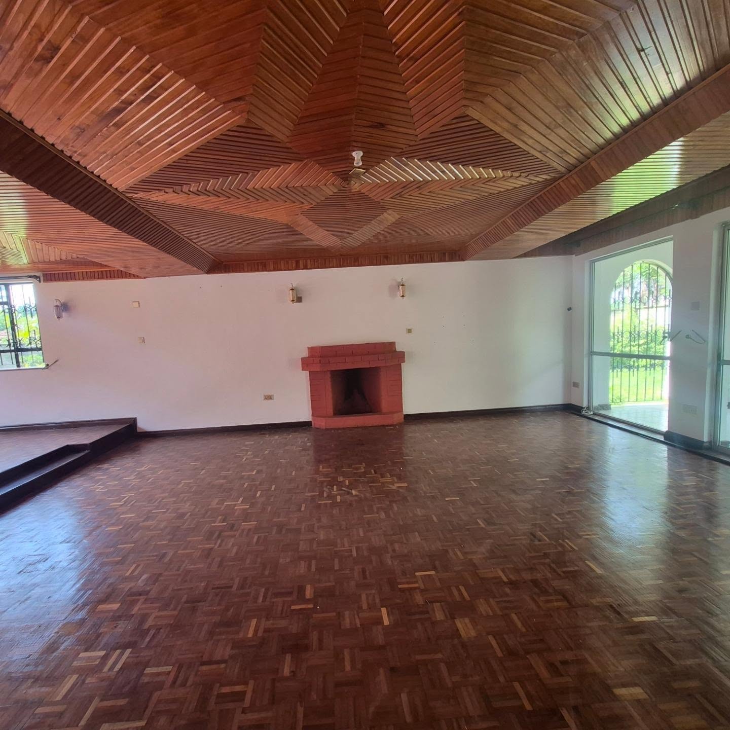 5 Bedroom All Ensuite + DSQ House for Rent thumbnail 2