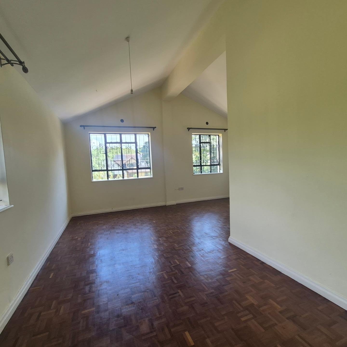 5 Bedroom All Ensuite + DSQ House for Rent thumbnail 11