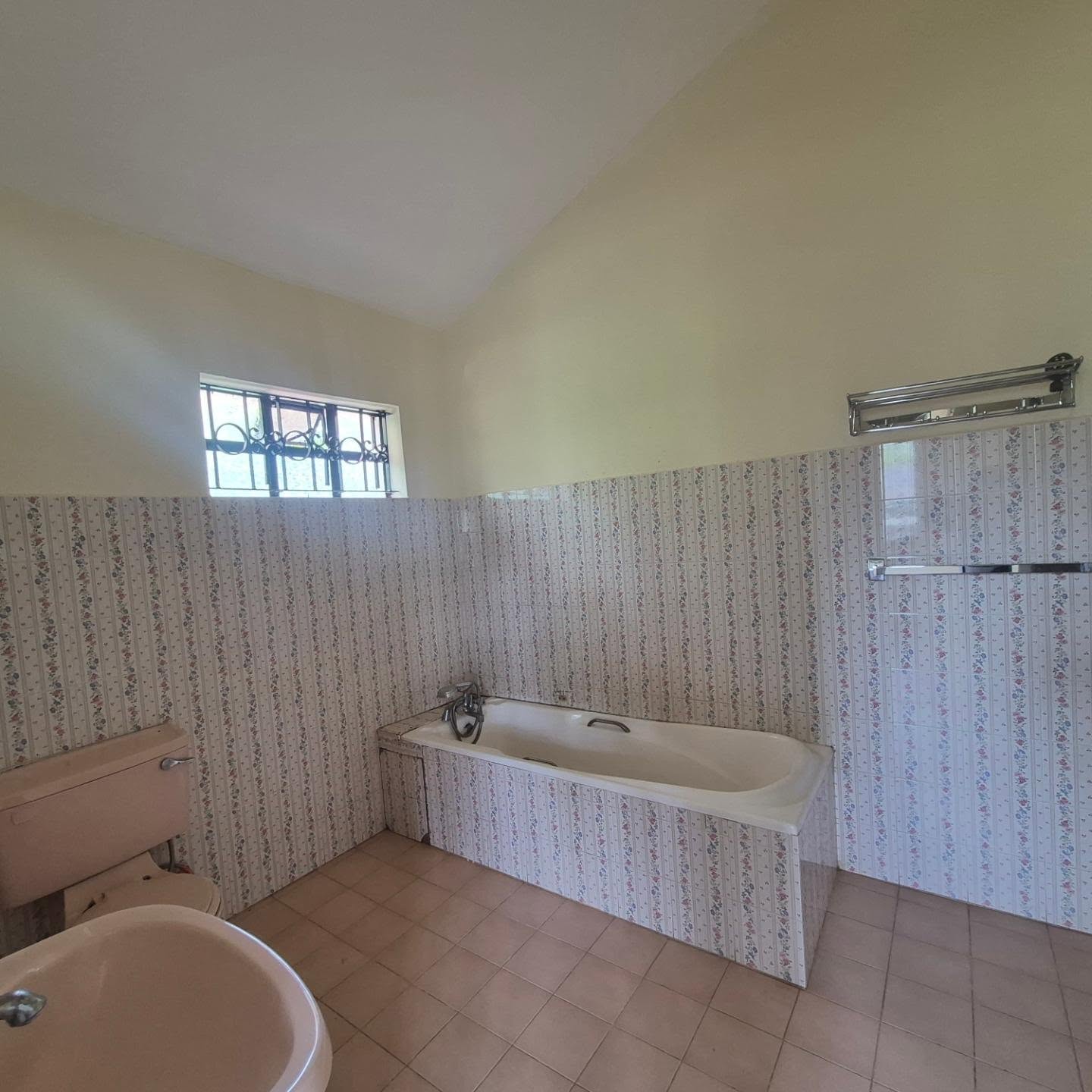 5 Bedroom All Ensuite + DSQ House for Rent thumbnail 12